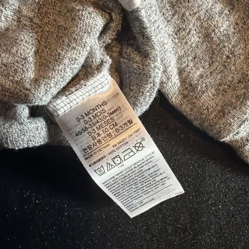 Baby Gap marled heather grey crewneck sweatshirt  0-3 Months -N17